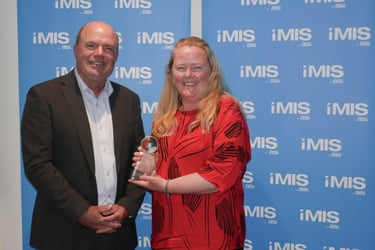 Gillian of the Dietitians Association of Australia accepts an iMIS Great Things Award