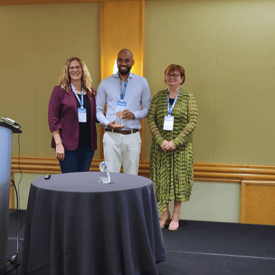 Joe Balasubramaniam of Bursting Silver accepts the award on behalf of College of Physicians and Surgeons of Saskatchewan at iNNOVATIONS Canada with ASI's Kristina Drosos, Director, Client Experience and Linda Morrison, Country Manager – Canada