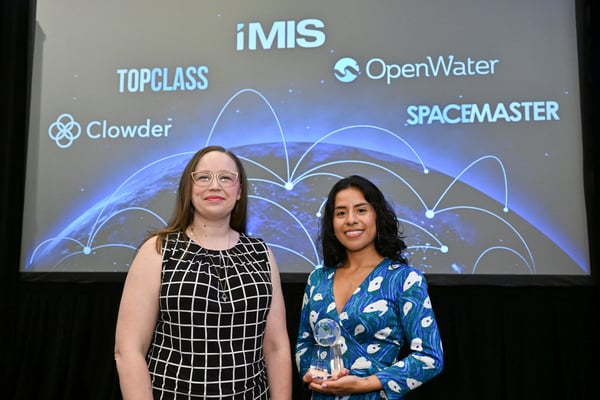 APS accepts a Great Things Award for Member Engagement at the 2025 iNNOVATIONS Conference